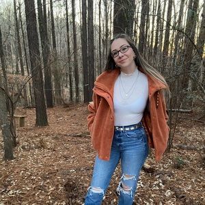 Meet your Posher, Caila